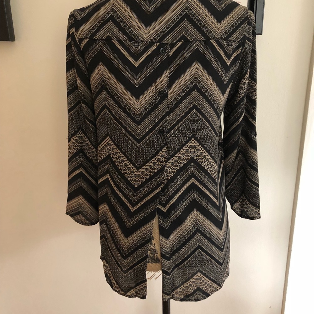 Pink Rose chevron asymmetrical top - Picture 2 of 5